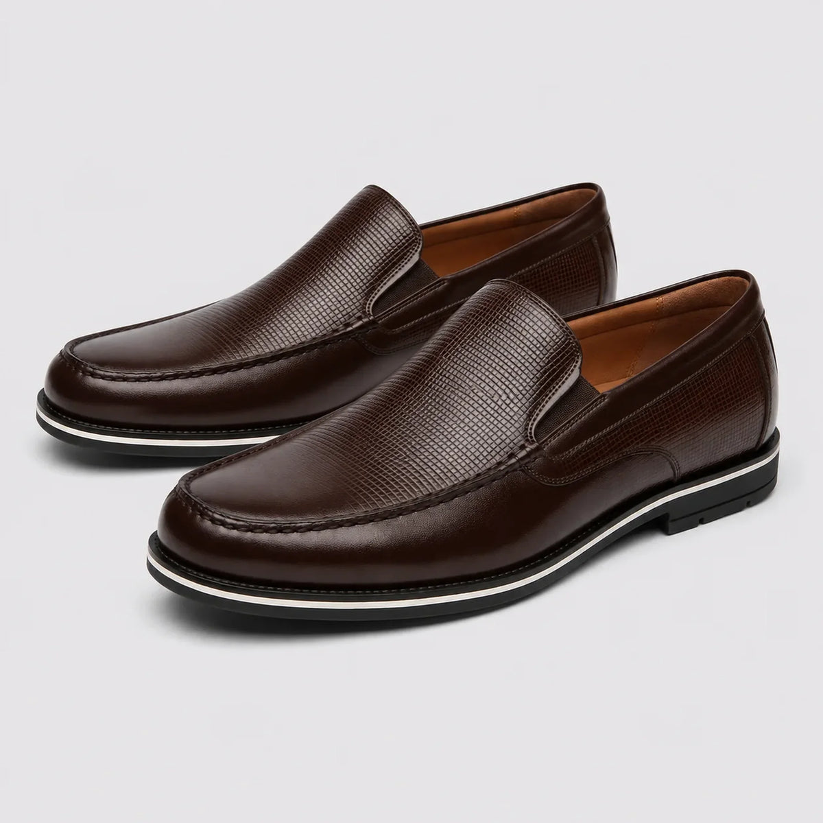 Mocassim Masculino Loafer Couro Marrom - par em ângulo frontal oposto