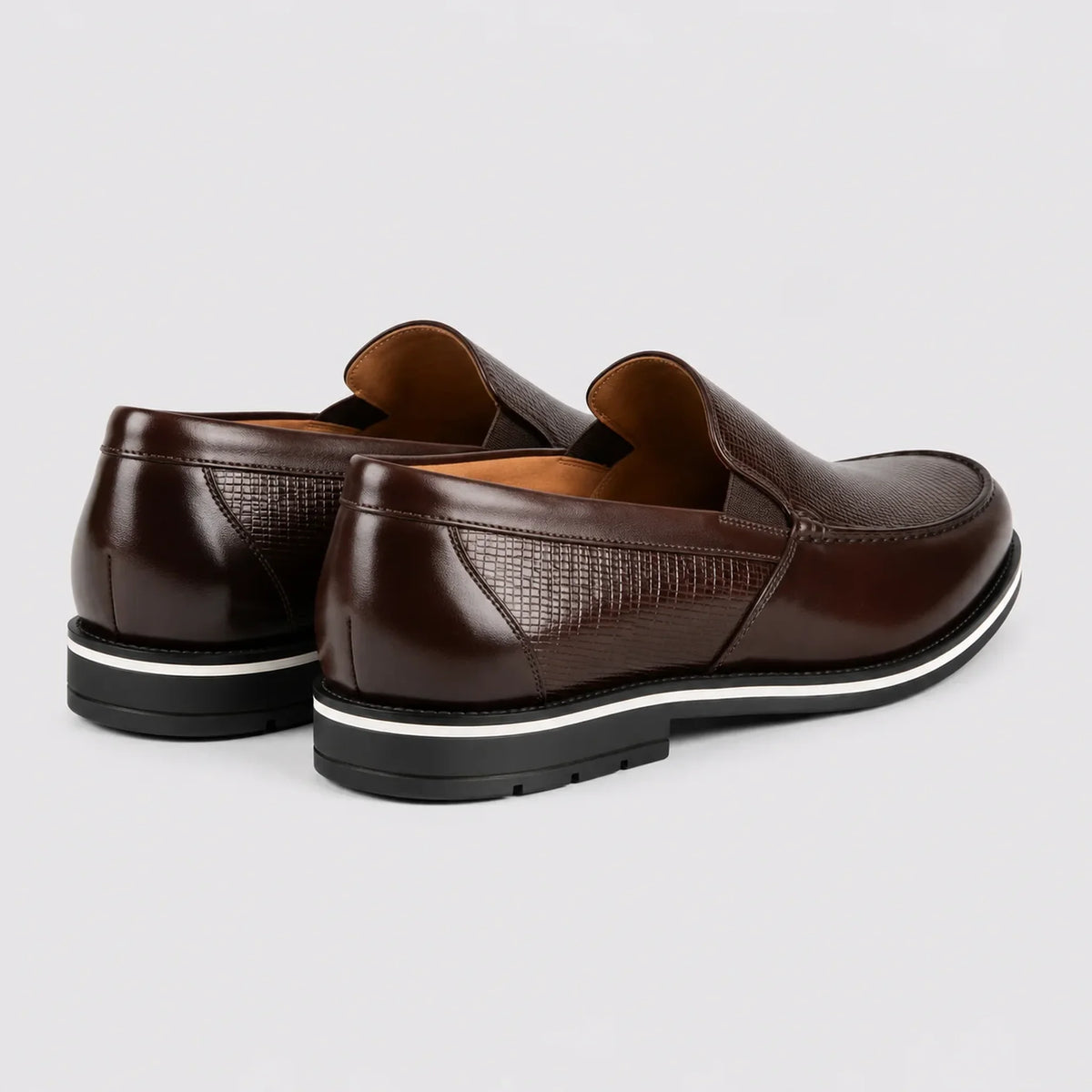 Mocassim Masculino Loafer Couro Marrom - par em ângulo traseiro