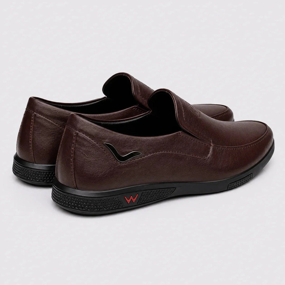 Mocassim Masculino Marrom Casual - par em ângulo frontal