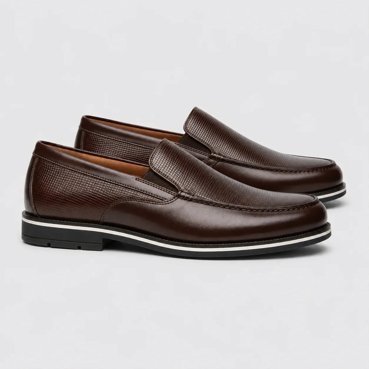 Mocassim Masculino Loafer Couro Marrom - par em vista lateral