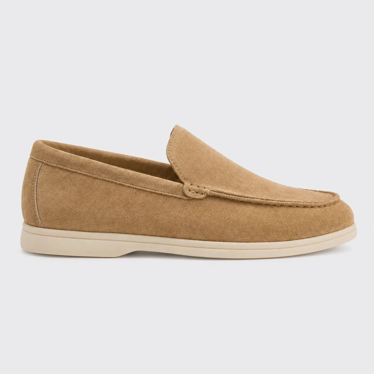 Sapato Masculino Mocassim Bege Couro - detalhe da costura e acabamento manual