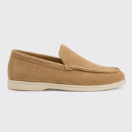Sapato Masculino Mocassim Bege Couro - detalhe da costura e acabamento manual